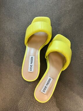 Steve Madden Yellow Padded Slide Mules Size 7